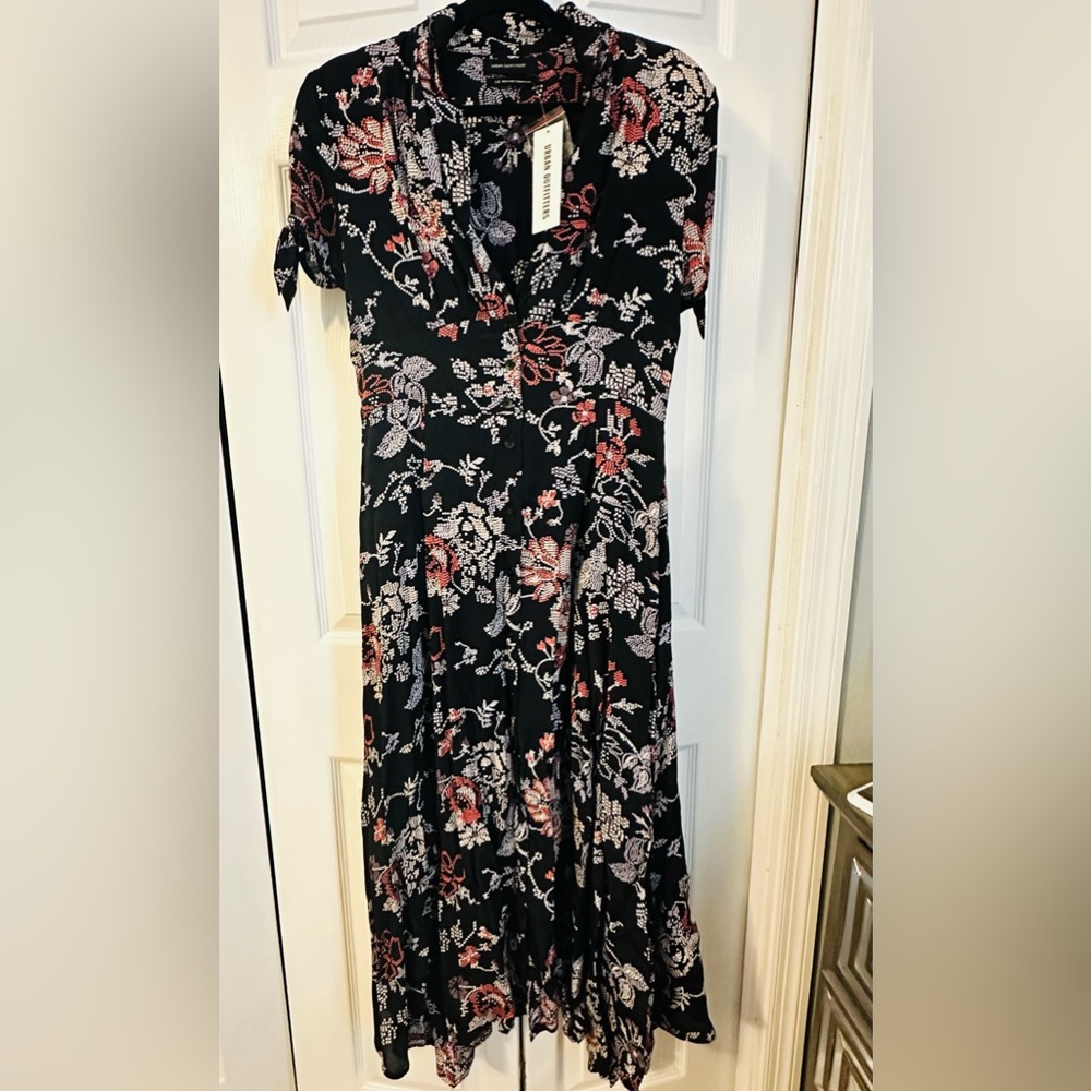 NWT Urban Outfitters Black Midi Dress with V-Neck and Flutter Sleeves Sz LG